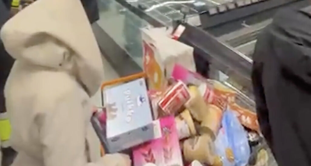 Soome poes jagati tasuta toitu