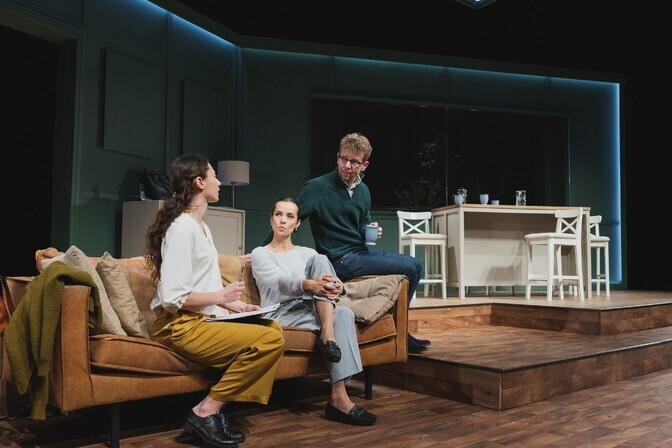 Ugala teatri lavale jõuab põnevusdraama “Seisukoht”