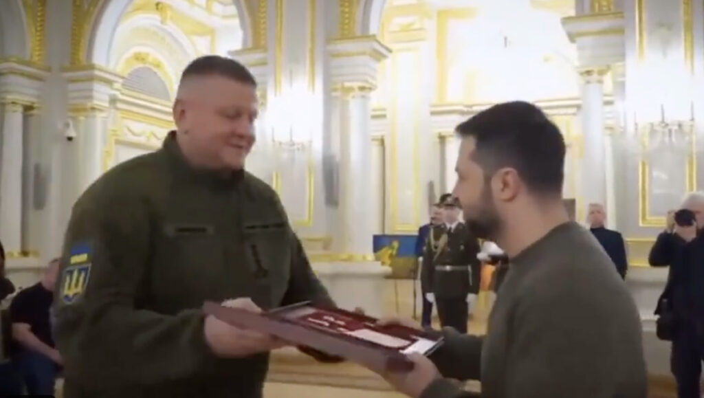Ukraina endine armeejuht süüdistab riigi sõjalises hävingus president Zelenskit