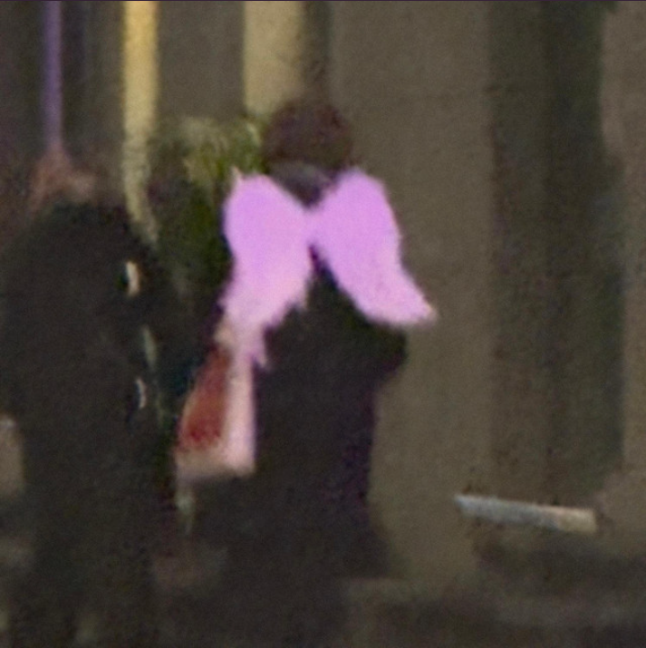 Arvustus. Antonio Tensuro kannab džässikasukat kui Halloweeni kostüümi