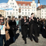 Galerii: luulerännak tõi tänavale tuntud näitlejad ja kirjanikud