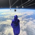 Hingemattev kunstiprojekt: kummituslik kuju hõljub Maa ja kosmose piiril