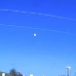 Kosmiline külaline Houstonis: tulekera taevas, auk katuses