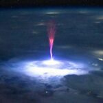 NASA avaldas vapustavad kaadrid: äikesetormide kohal toimub salapärane tulevärk