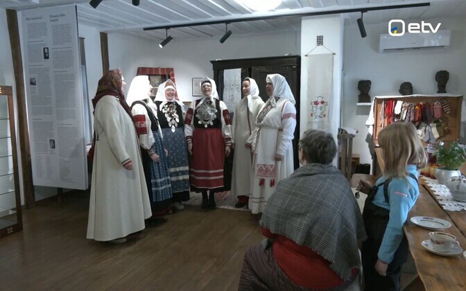 Obinitsas avati ajalooliste seto hõbeehete näitus