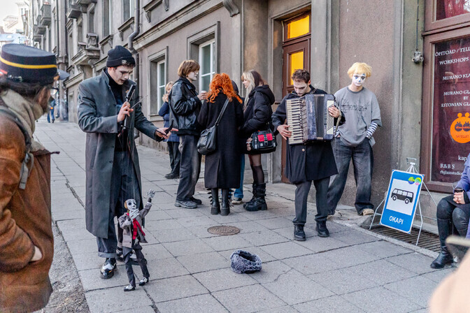 Pildid: Logovoi ja Južaninovi näitus loob uusi vaatenurki natüürmordile