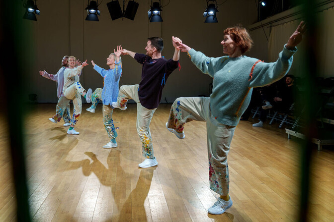 Tantsulavastus “Mis sul viga on?” otsib noorte ärevuse põhjuseid