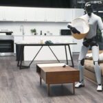 VIDEO ⟩ Kas see humanoidrobot oskab ikka kõike ise või keegi salaja juhib?