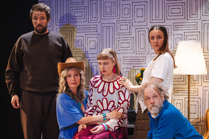 Endlas jõuab publiku ette komöödia “Heinapalavik”