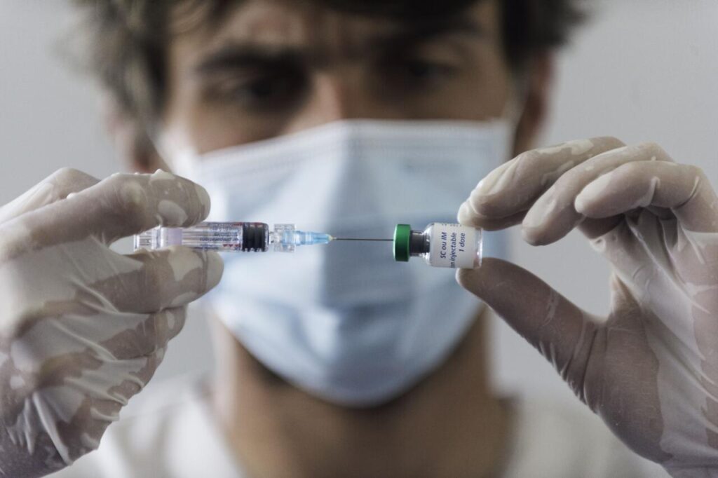 Fauci nõunik anti kohtu alla – covidi asi haiseb