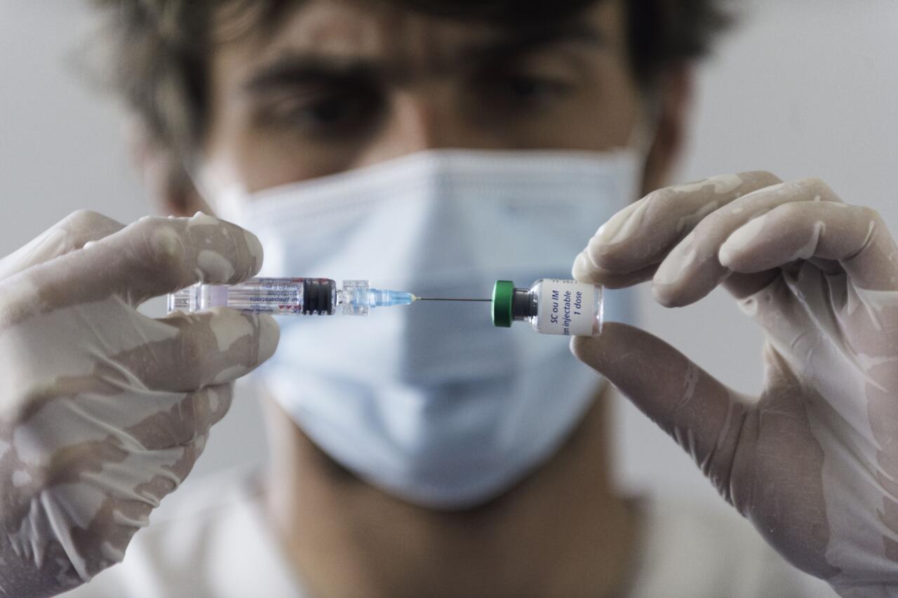 Fauci nõunik anti kohtu alla – covidi asi haiseb