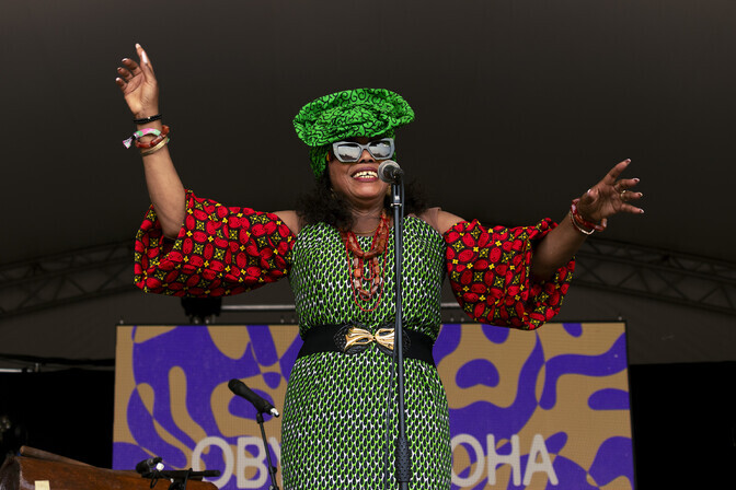 Kikumu esinejate hulka lisandusid Maria Somerville ja Nigeeria disko-pioneer Oby Onyioha