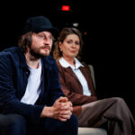 Rakvere teatri lavastus “Pimekaader” räägib kunstniku vastutusest