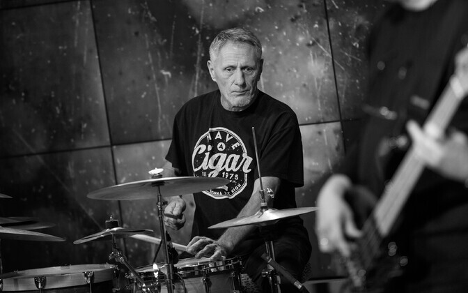 Suri Singer Vingeri pikaaegne trummar Rein Joasoo