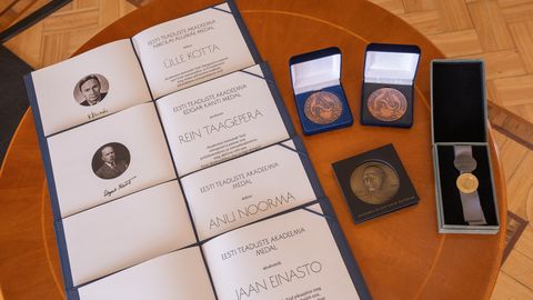Teaduste akadeemia tunnustas medalitega nelja teadlast