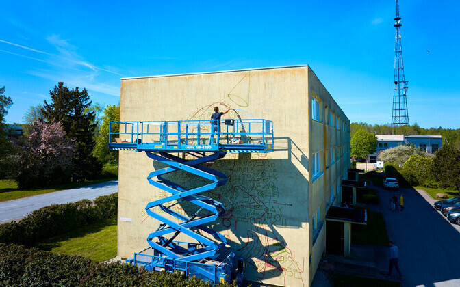 USA-s tegutsev kunstnik Riivo Kruuk viib Eesti motiivid suurtele seintele