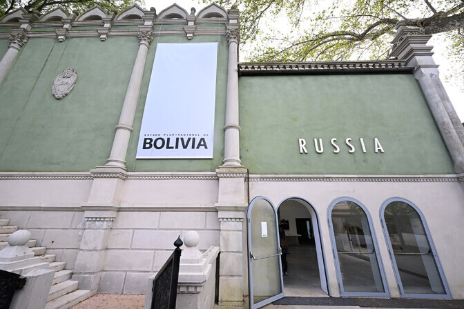 Veneetsia kunstibiennaali žürii astus pahameeletormi järel tagasi