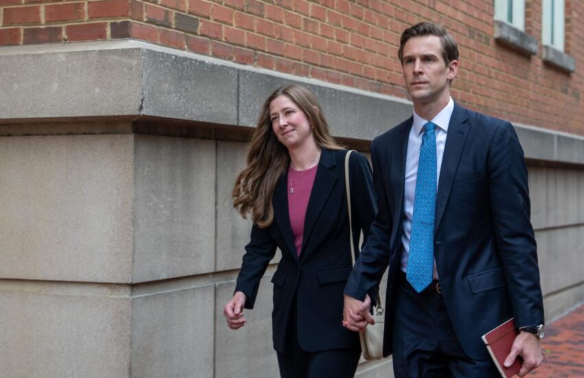 Endine FBI direktor James Comey anti kohtu alla