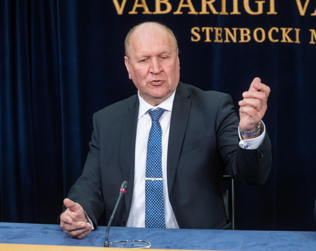 Kopterisaaga: kulus viis aastat arusaamiseks, et Mart Helmel oli õigus…, aga nüüd pole raha