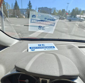 Soomlanna pani auto oma parkimiskohale – sai ikka trahvi