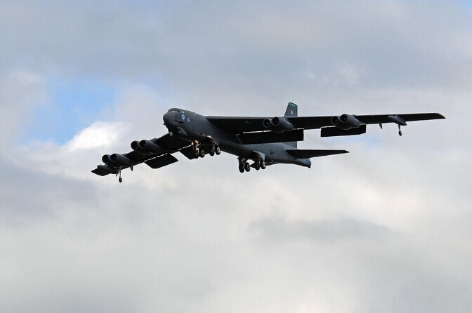 Californias kukkus alla pommitaja B-52
