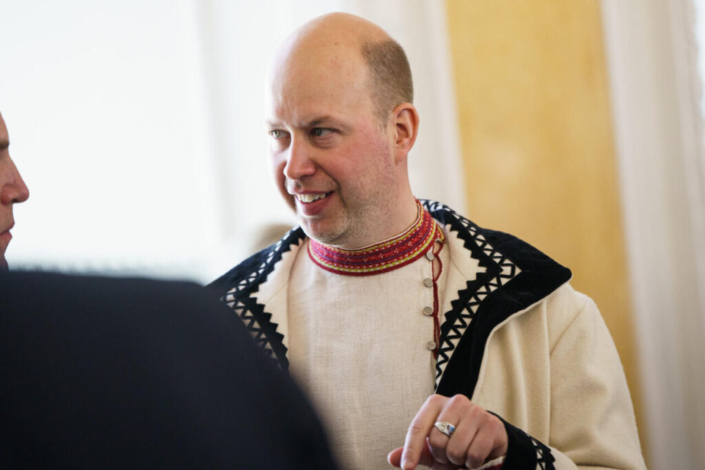 Eesti riik tõstis hallipassirahva pilpale