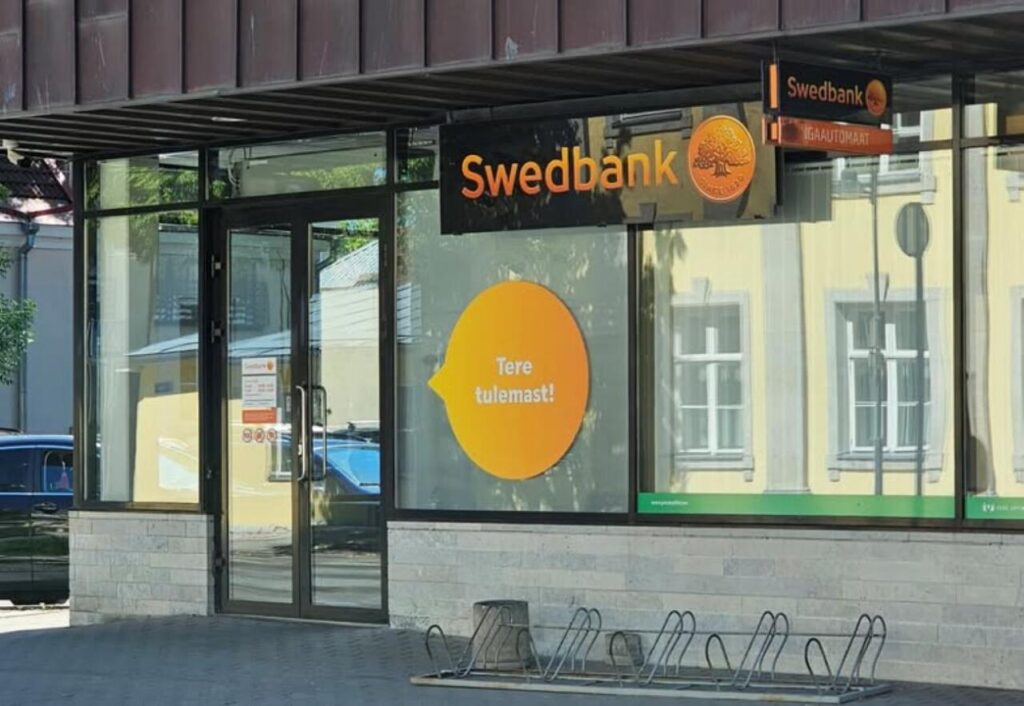 Swedbank: „Kas te kuulute EKRE-sse? Täna ma teile kontot avada ei saa.”