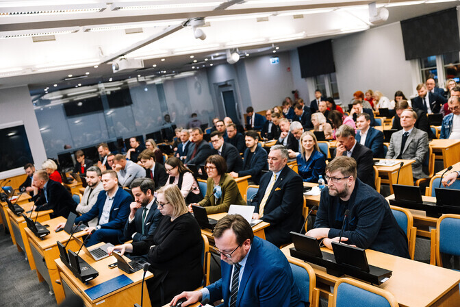 Tallinna linnavolikogu pidas ajaloo pikima istungi