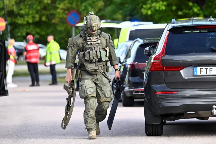 Politsei sündmuspaiga lähistel.