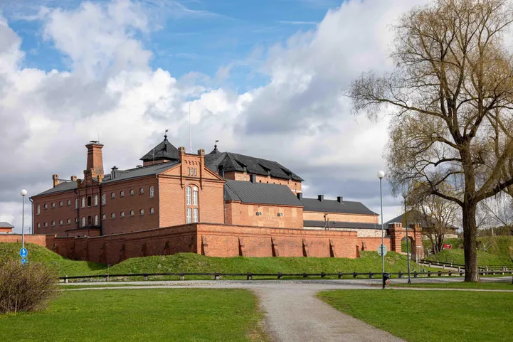 Muuseumiks muudetud endine vangla Hämeenlinnas.