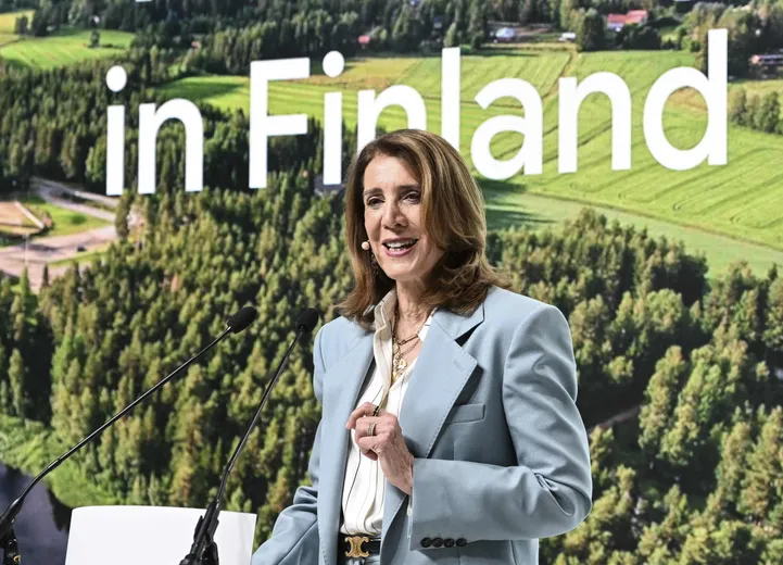 Google'i globaalsete investeeringute direktor Ruth Porat Soome andmekeskuste loomisest teatamas.